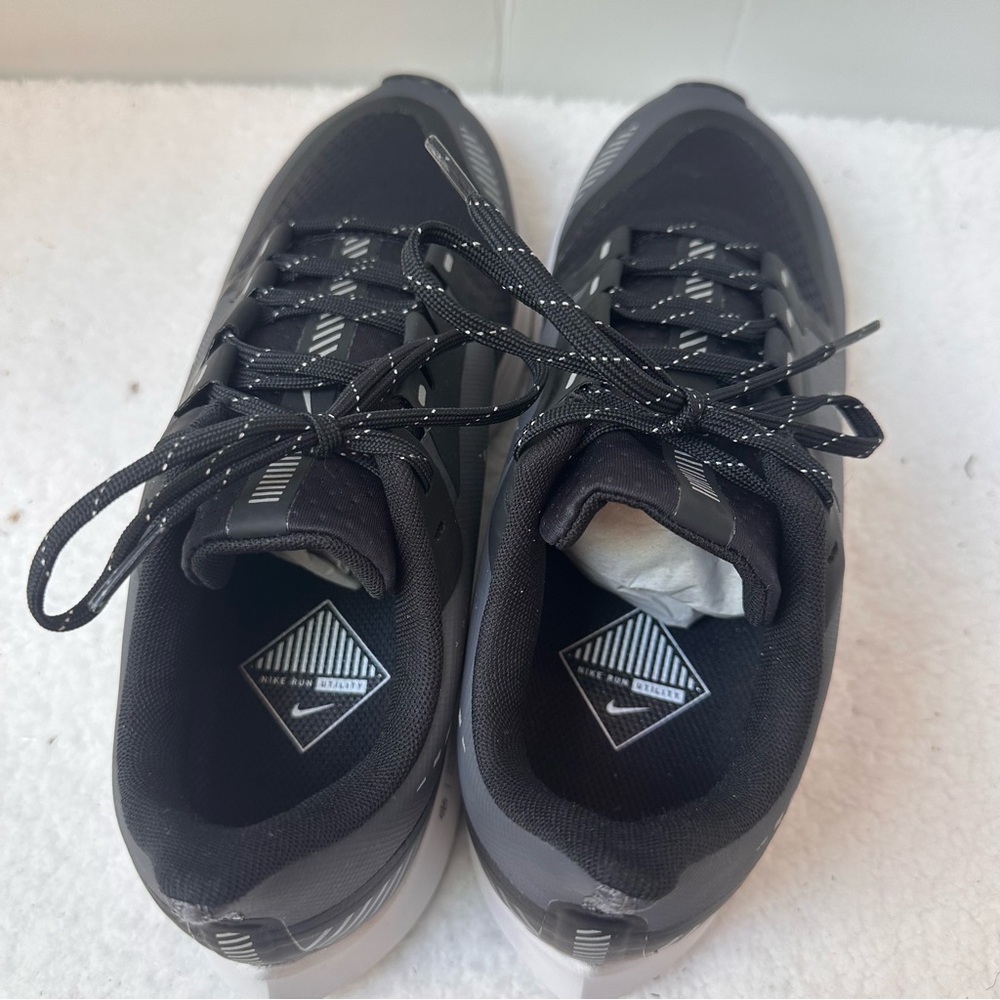 Women’s Nike Shoes - Picture 6 of 10